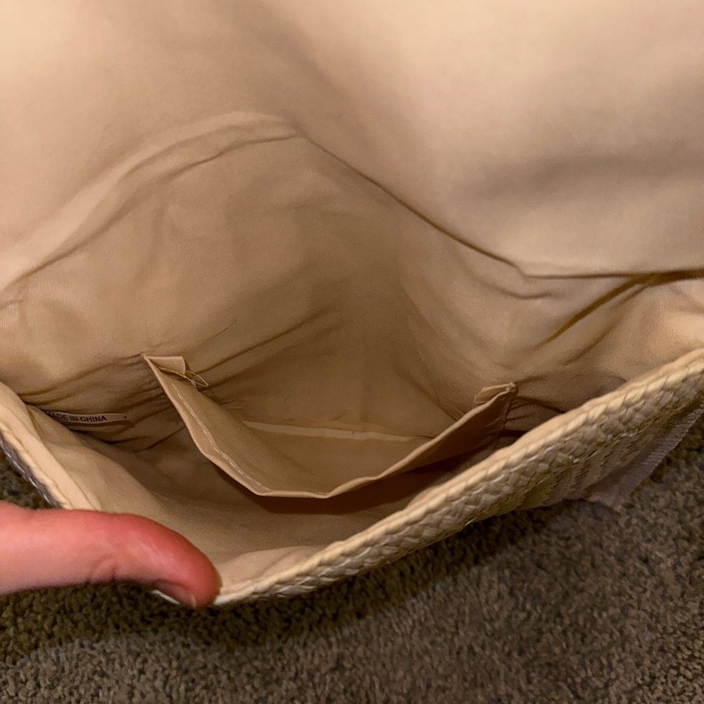 ⭐️5 for $10 Straw shoulder bag - Picture 4 of 8